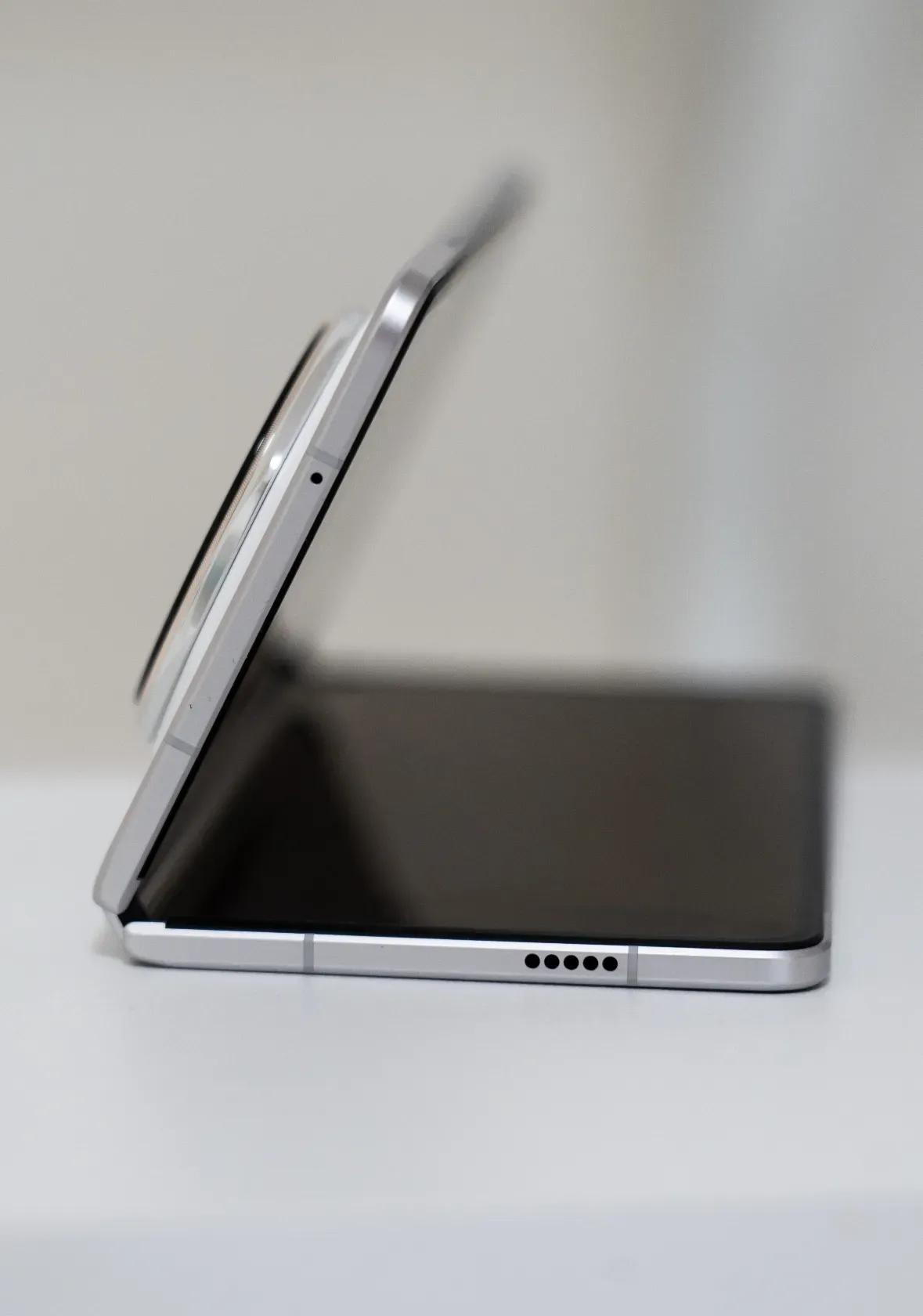 8.75mm从不是普通数字！荣耀把折叠工艺焊死在行业顶峰
 
别只盯着8.75m