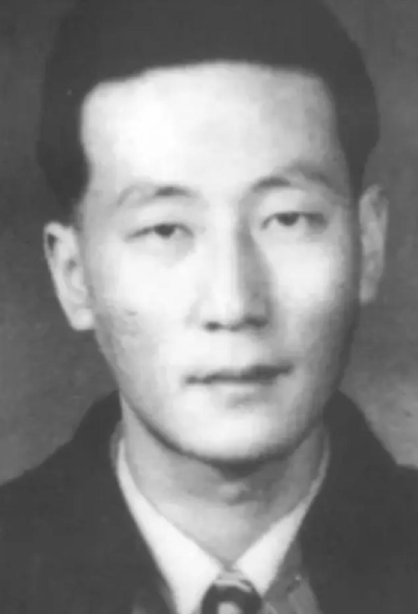 陆洪恩，上海人，于1968年慷慨赴义，临终前留下六个字，不自由，勿宁死。

19