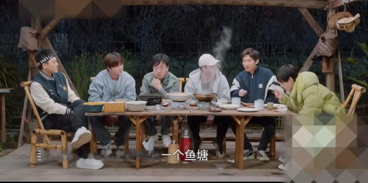 重温再就业男团的蘑菇屋时光，哥几个围坐吃饭那一段聊天，真的太有爱了。
尤其是陈楚