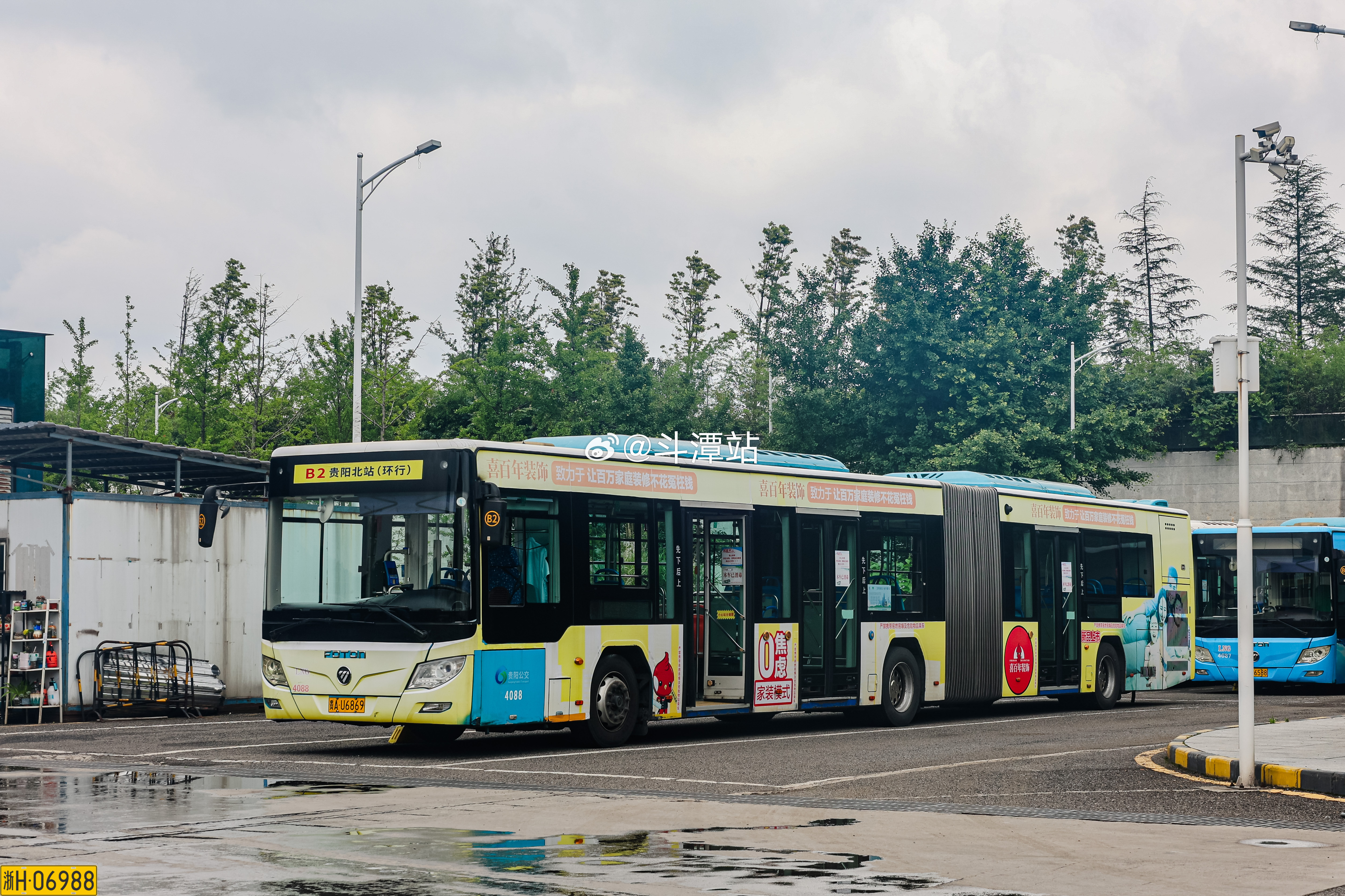 贵阳公交明星车型，左开门大福后&U18&E10DD，原色率感人