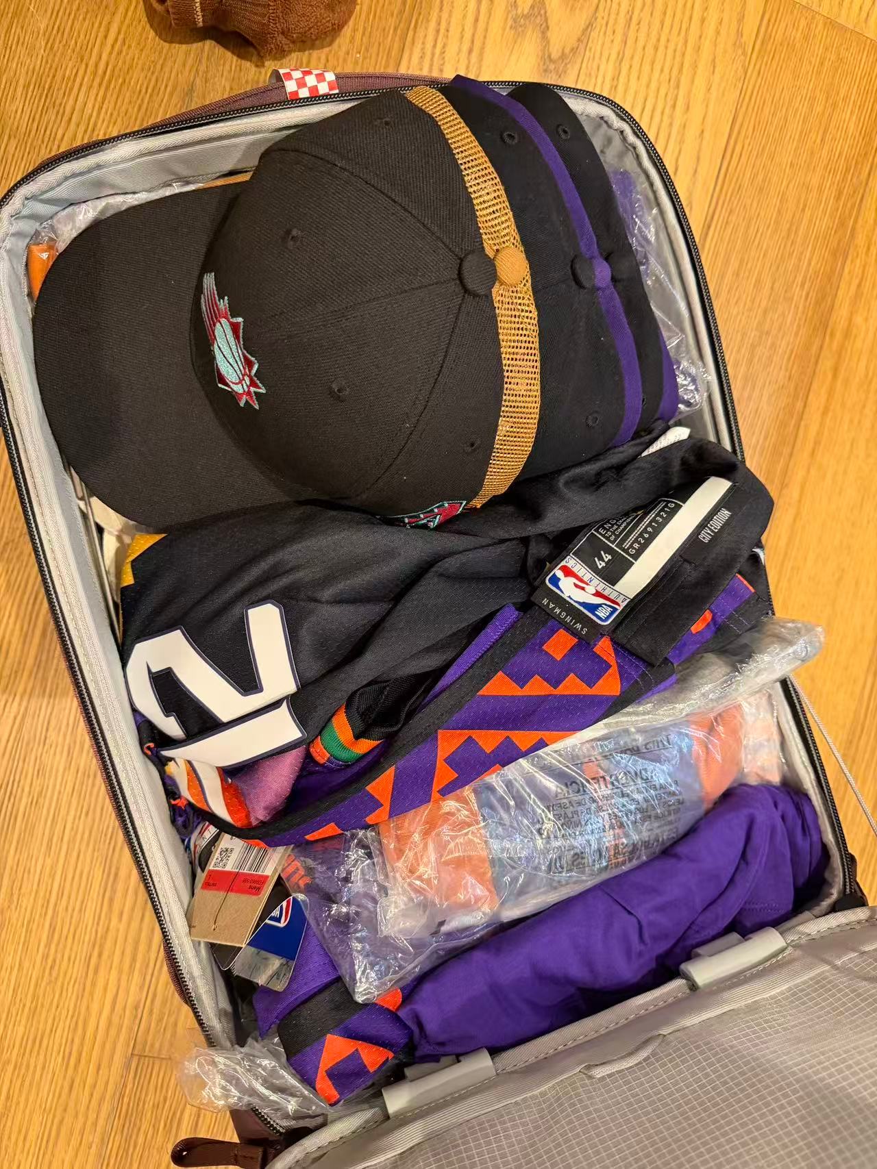 剧透提示：这是官博给大家准备的抽奖福利，塞满了整整一个小行李箱，保证是量大管饱。