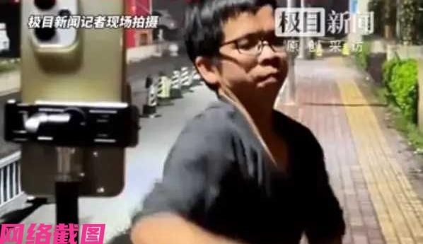 江西南昌有男子在街头直播跳舞，看到男子瘦弱的身体，有人说男子如此因为自己女儿患有