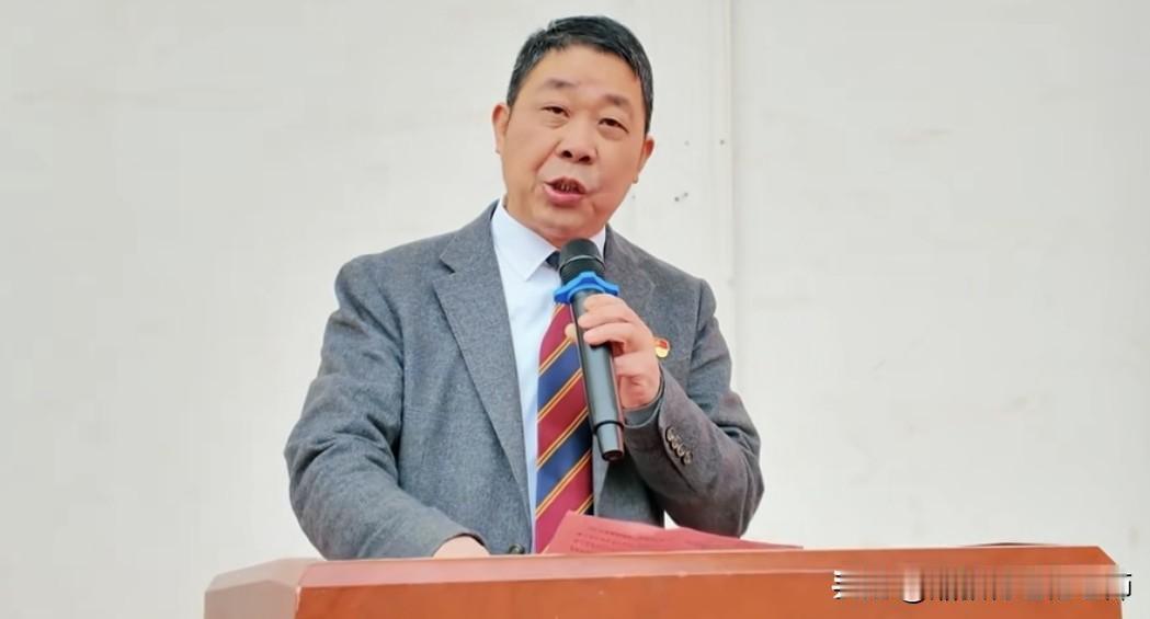河州中学第三届田径运动会开幕，蒋畅校长致辞鼓劲
 
春风浩荡，赛场燃情。河州中学