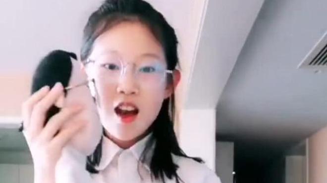 你知道吗？小沈阳的女儿沈佳润练舞时意外骨折，却依旧带伤完成新歌打歌舞台，相关消息