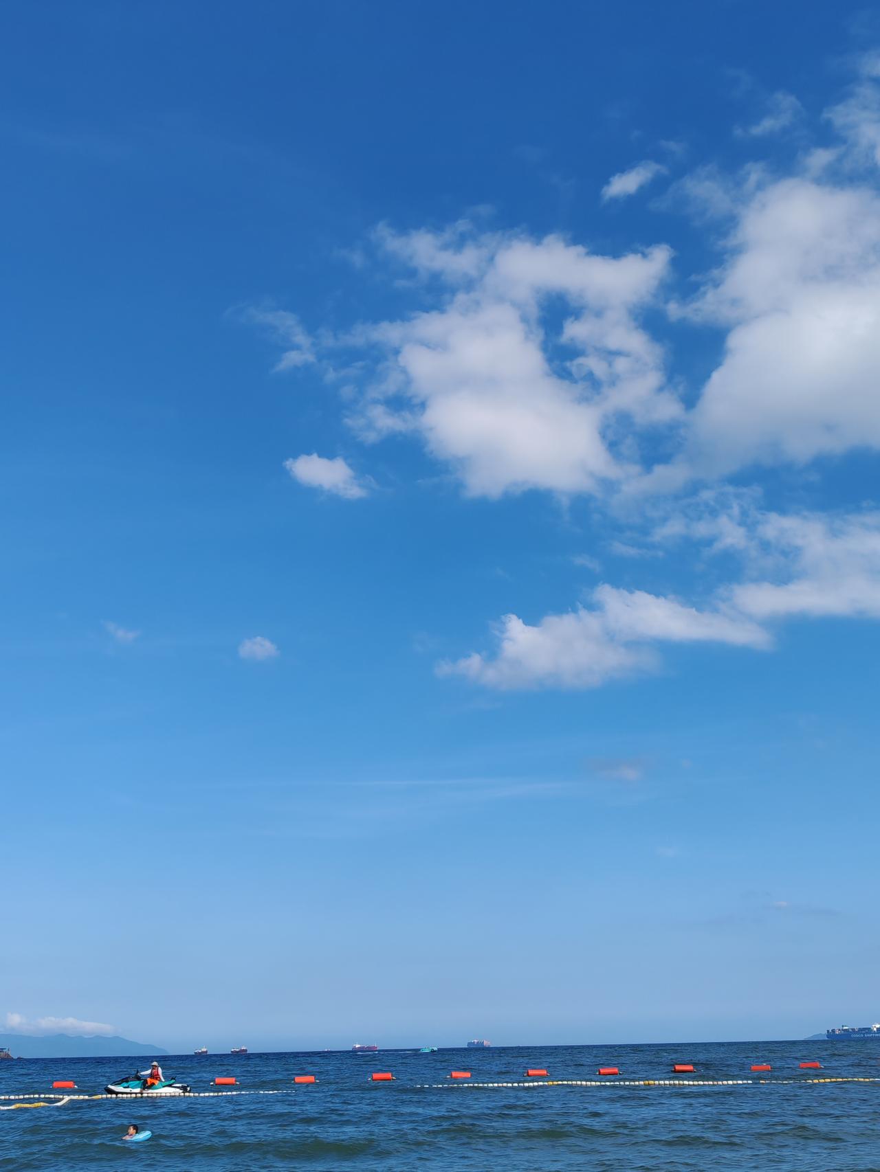 AI算力未来发展前景一片光明。从产业周期看，其行情传导与之前的新能源市场相似。2