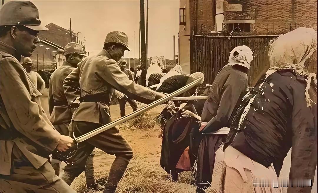 鬼子进村不能忘，

烧杀抢掠搞三光。

老弱病残不放过，

惨无人道伤天良。
