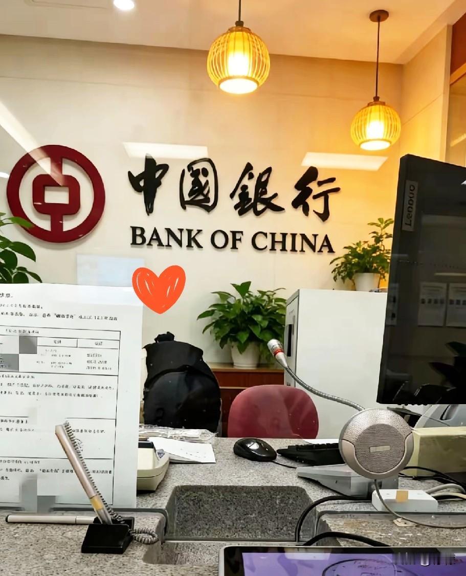 盼了好久的好消息终于来了，
从4月1号开始，全国各大银行都会执行新的规定，咱们个