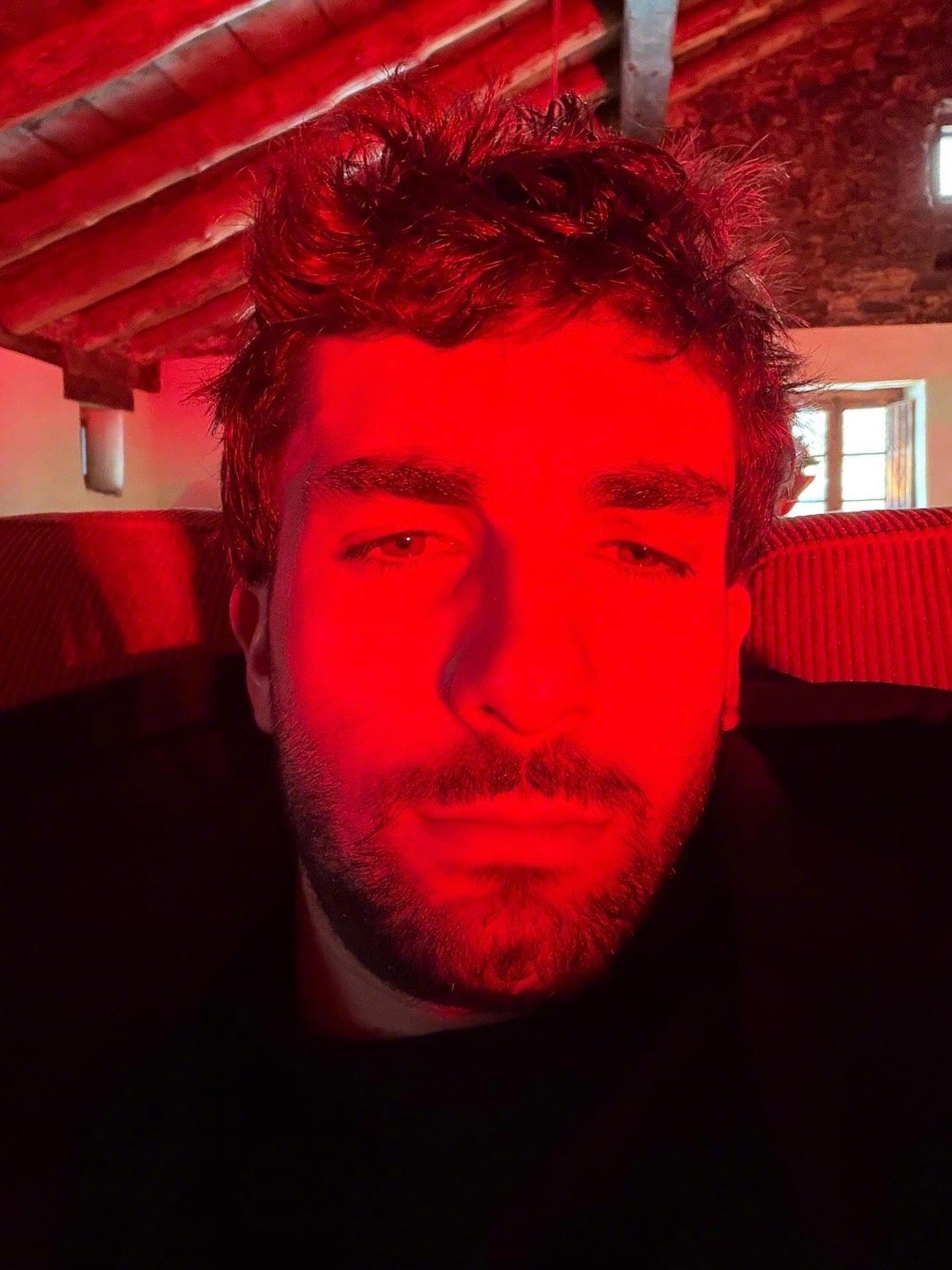 🥲上班两天才意识到假放完了📸费兰·托雷斯向culer萨迷 展示雪中鲨鱼珍贵影