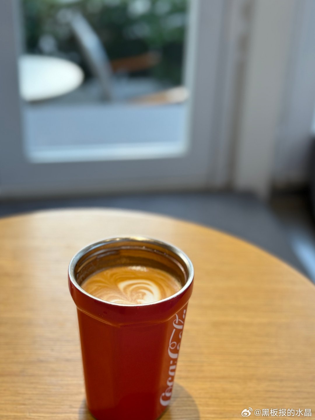 出门打了杯咖啡，10块～ 