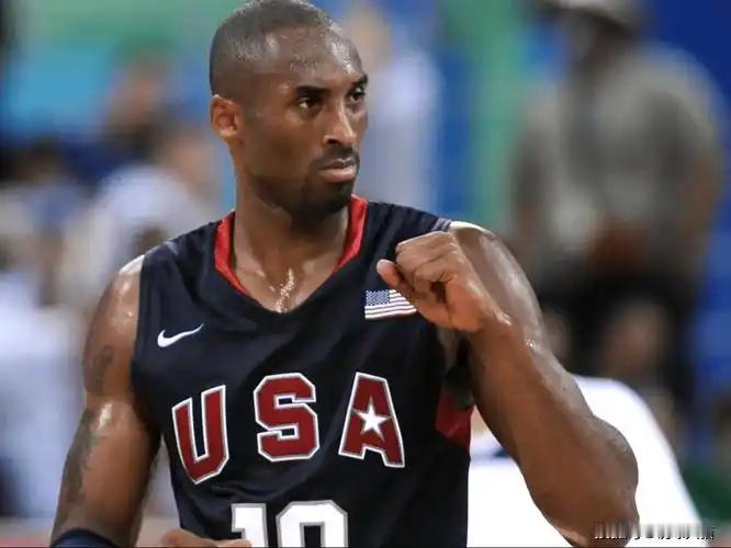 【篮球传奇🏀詹姆斯回忆科比：08年救赎之队，科老大让我们专注🎯】今日，Hoo