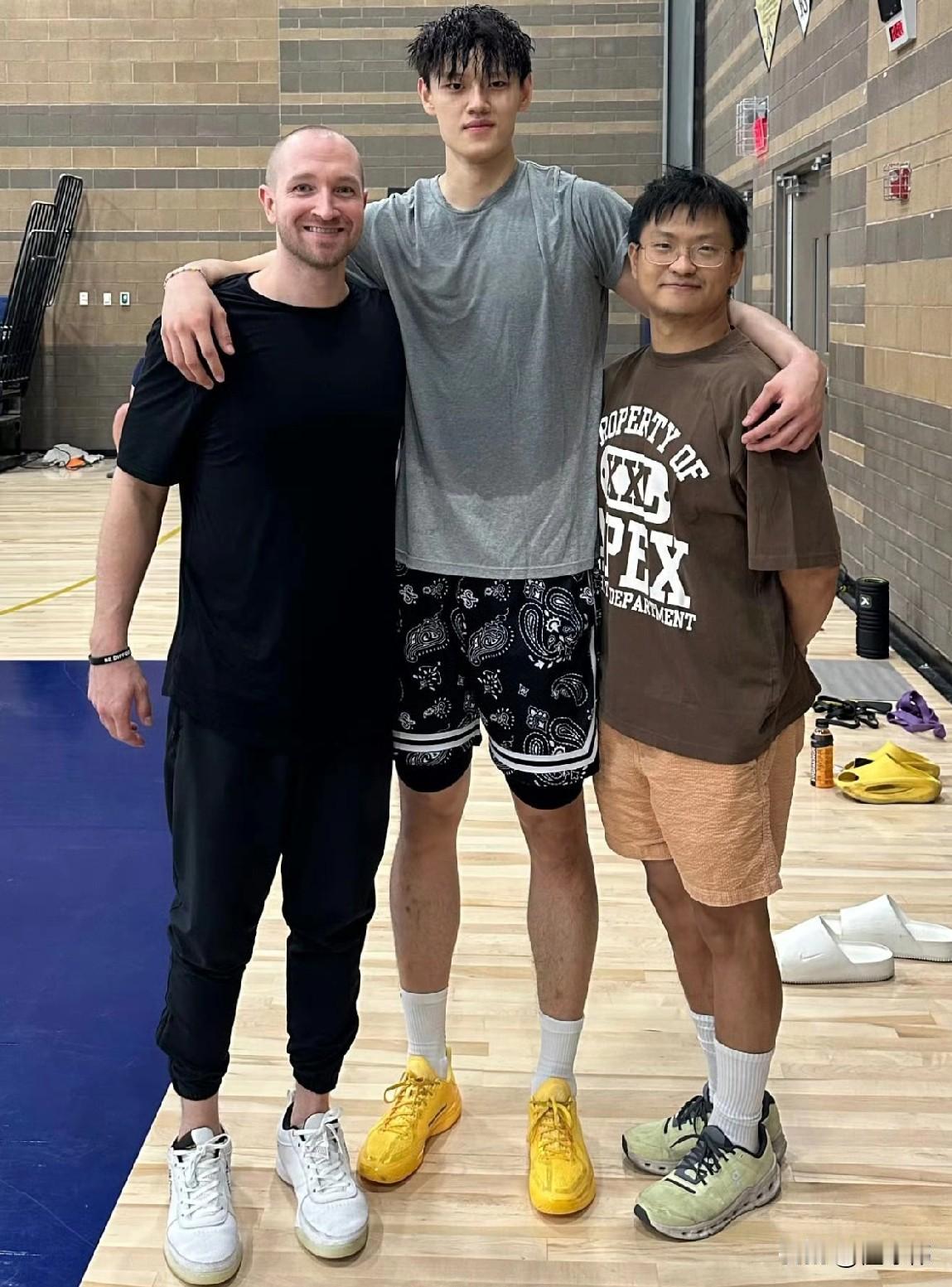 好消息！曾凡博现在已经恢复健康，将会跟随篮网队进行训练，争取拿到双向合同！

最
