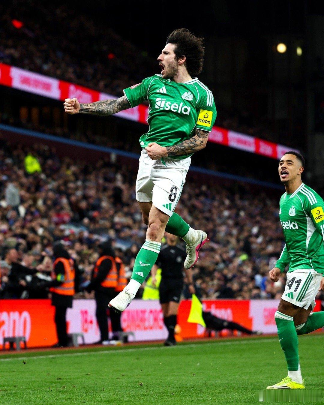 TA LW：不过我想说，托纳利，曼联确实考察过他。至于最后会不会出手，咱们走着瞧