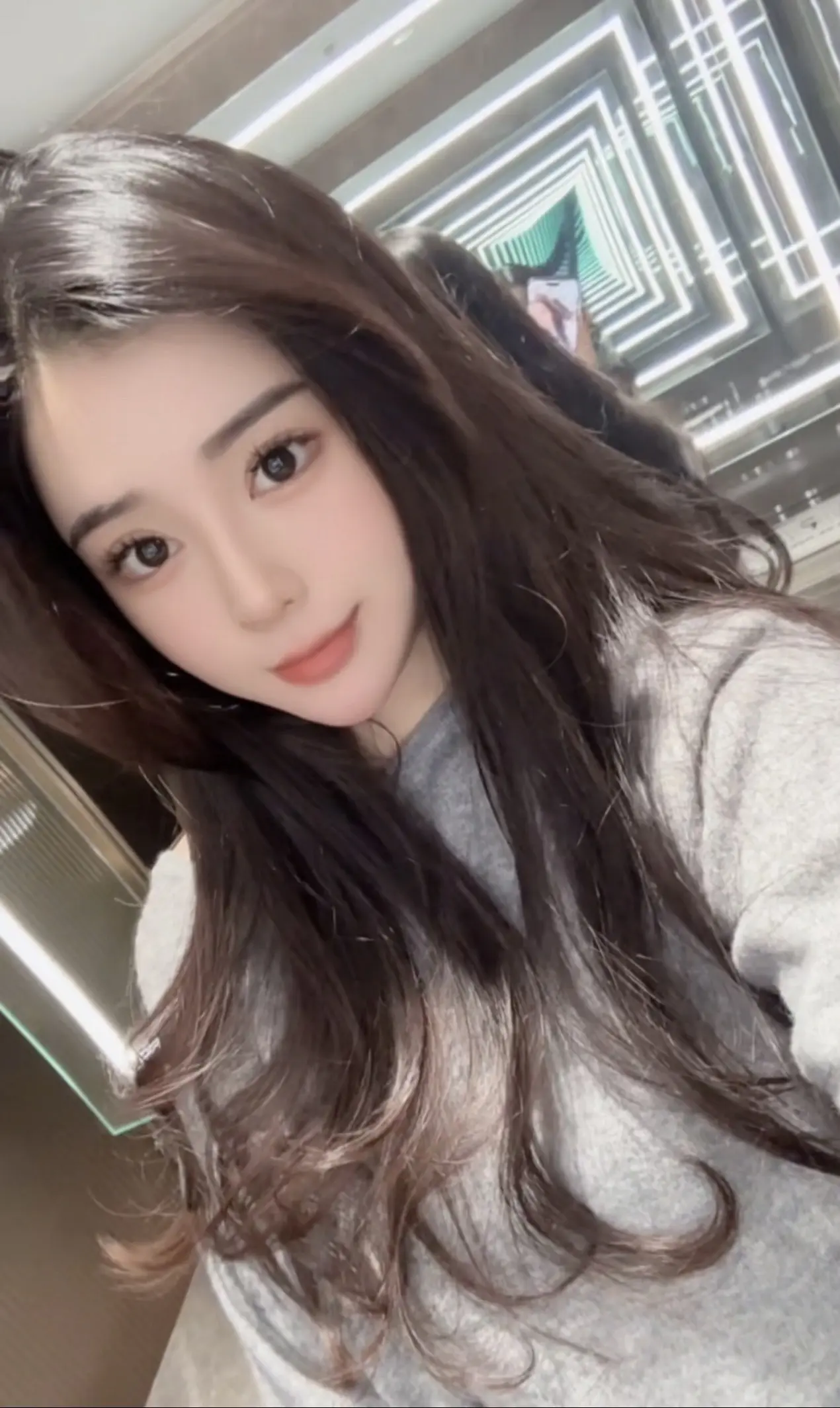 我为自己打造了一个无懈可击的外壳 却总是期盼有人可以击穿它