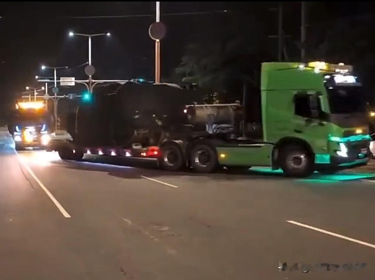 108辆M1A2T坦克全部抵达，但无人机时代陆战之王褪去光环！艾布拉姆斯主战坦克