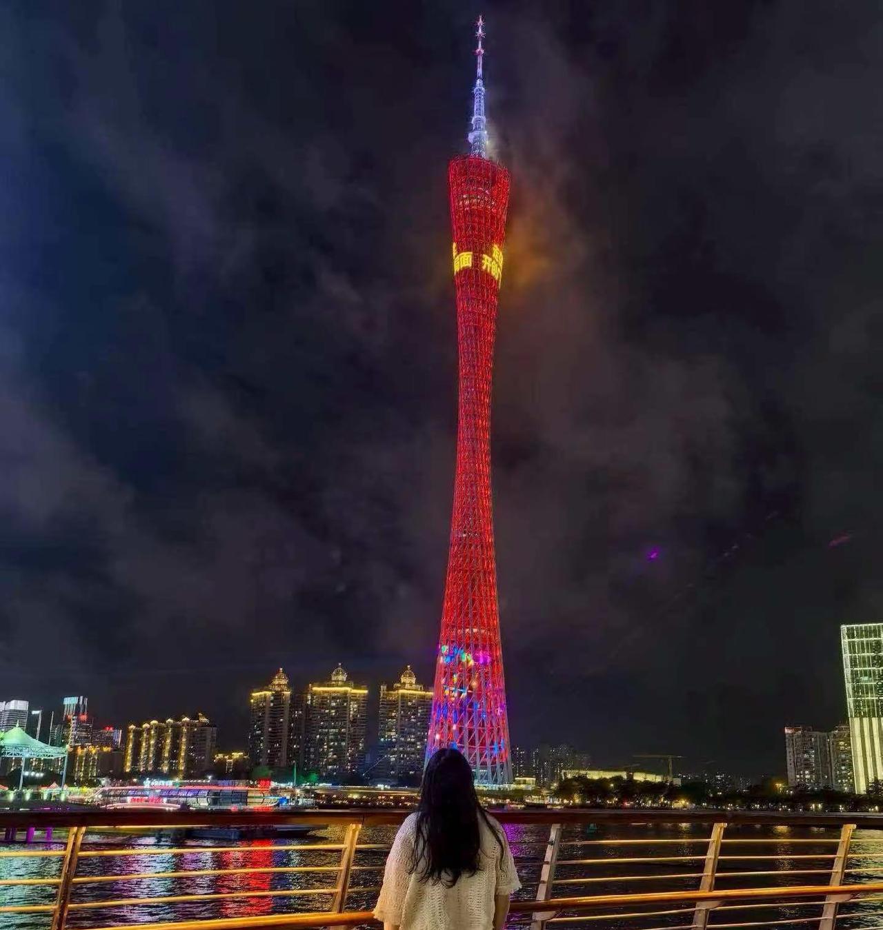 5月19日“中国旅游日”主会场活动仪式在广州塔举办，5190架无人机+灯光秀点亮