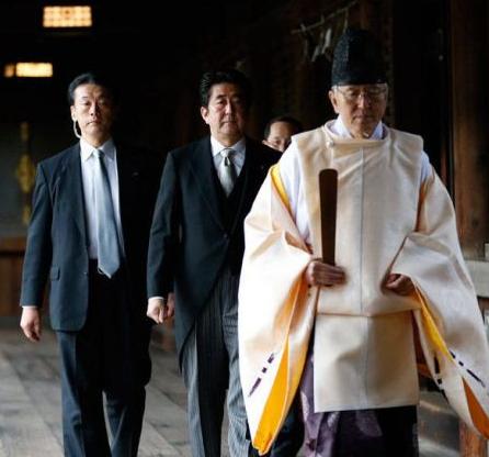 日本是如何玩弄“危机叙事”，以外压促内聚的？其实，这早已不是策略，而是一种身份依