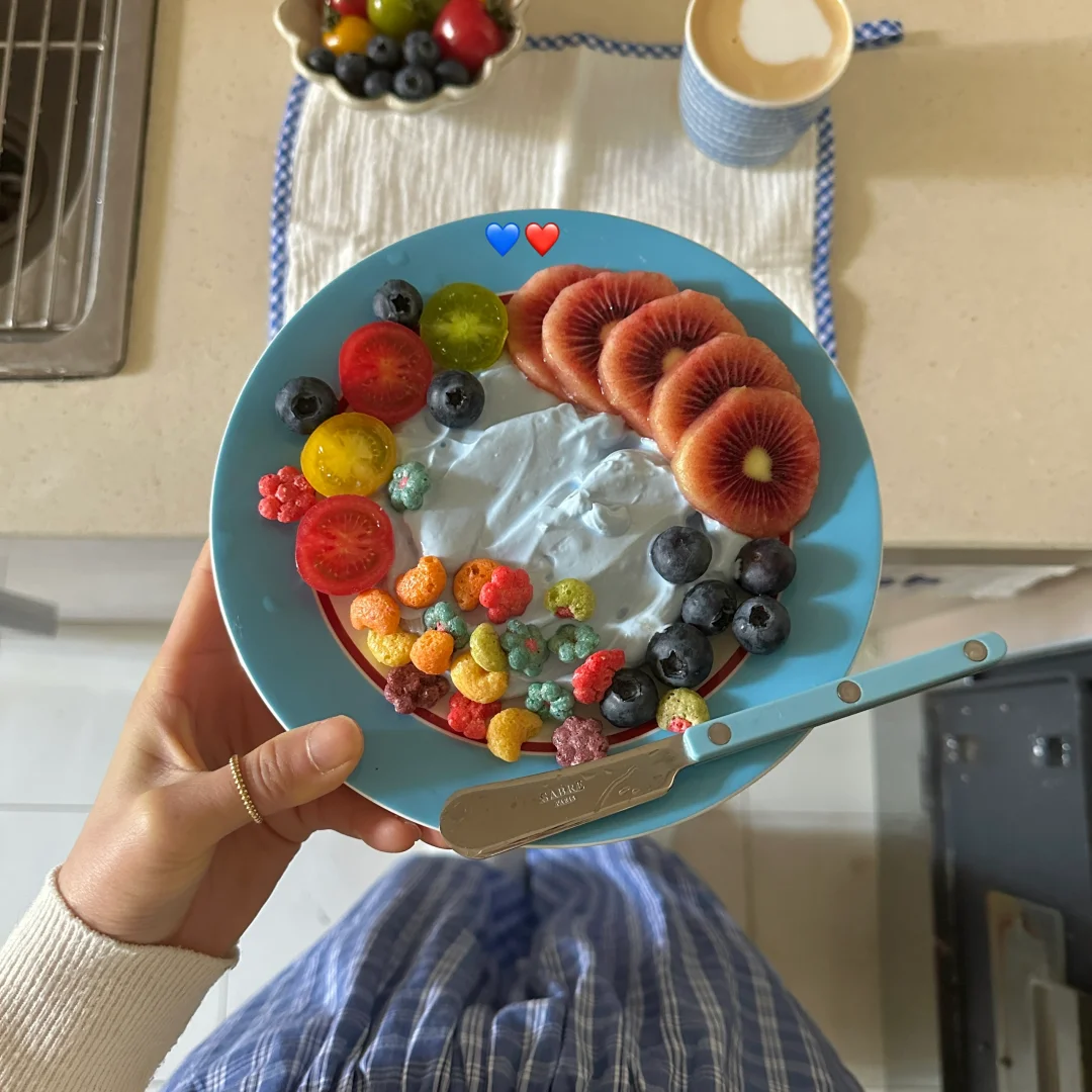 🥣🍅🥝🫐❤️💙🥄