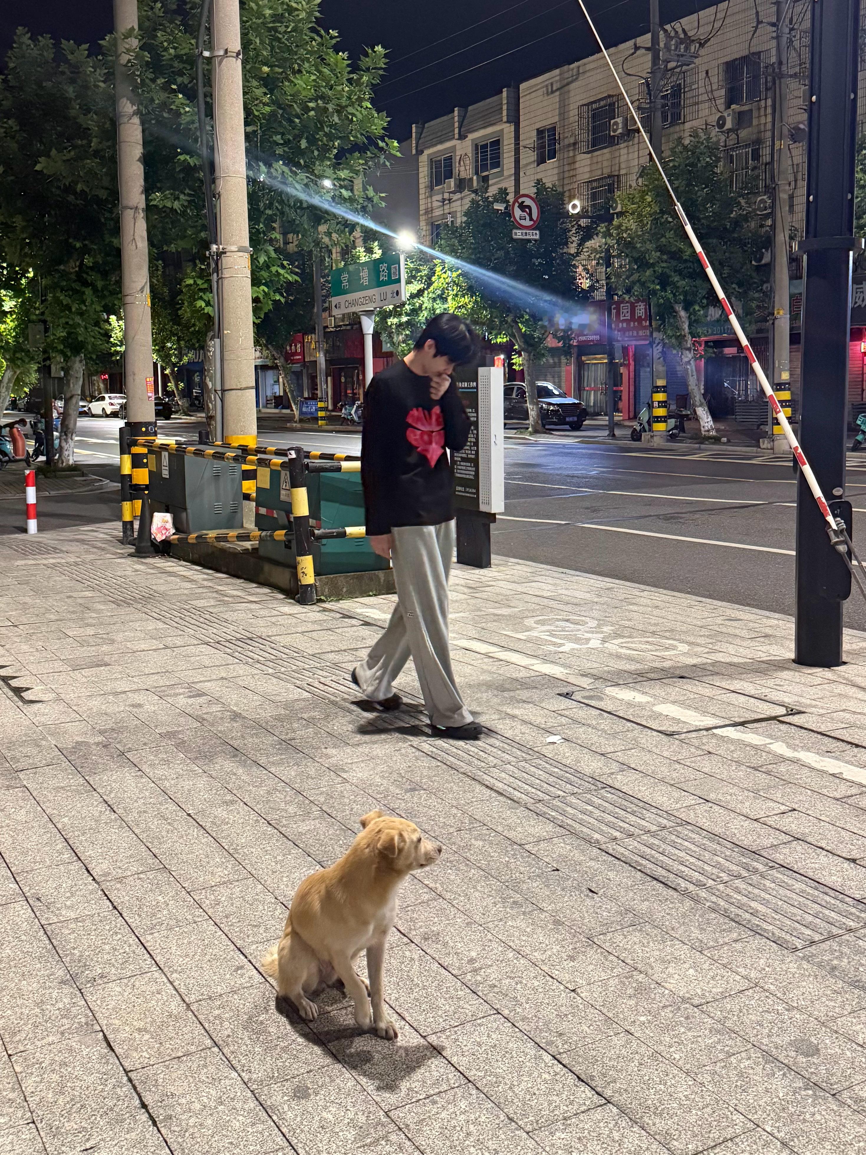 他只是经过你的世界并没有停留 ​​​