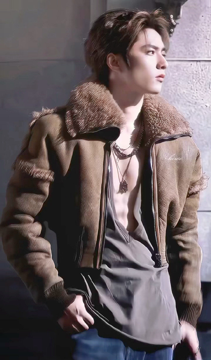 刘耀文富有且慷慨刘耀文男模身材天才脸蛋 刘耀文富有且慷慨，谁懂耀文男模身材，天才