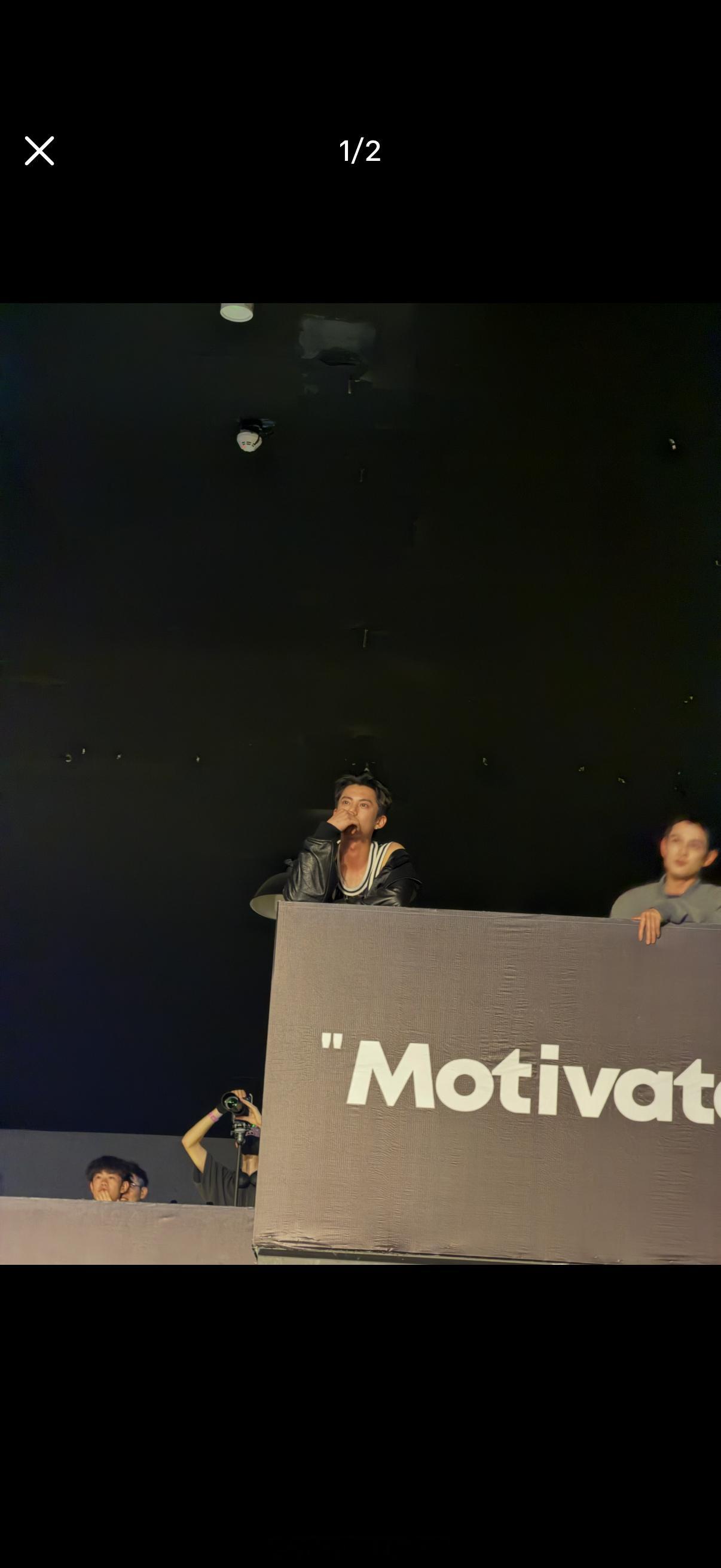 王鹤棣去看了王齐铭演出看王齐铭演出偶遇王鹤棣 去支持好兄弟演出喽 