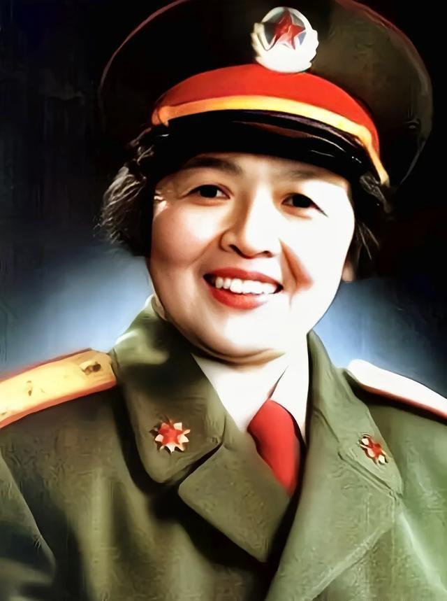 1993年，63岁胡斐佩将军再婚嫁给鲍世禄，鲍：你还是40年前的你

1988 
