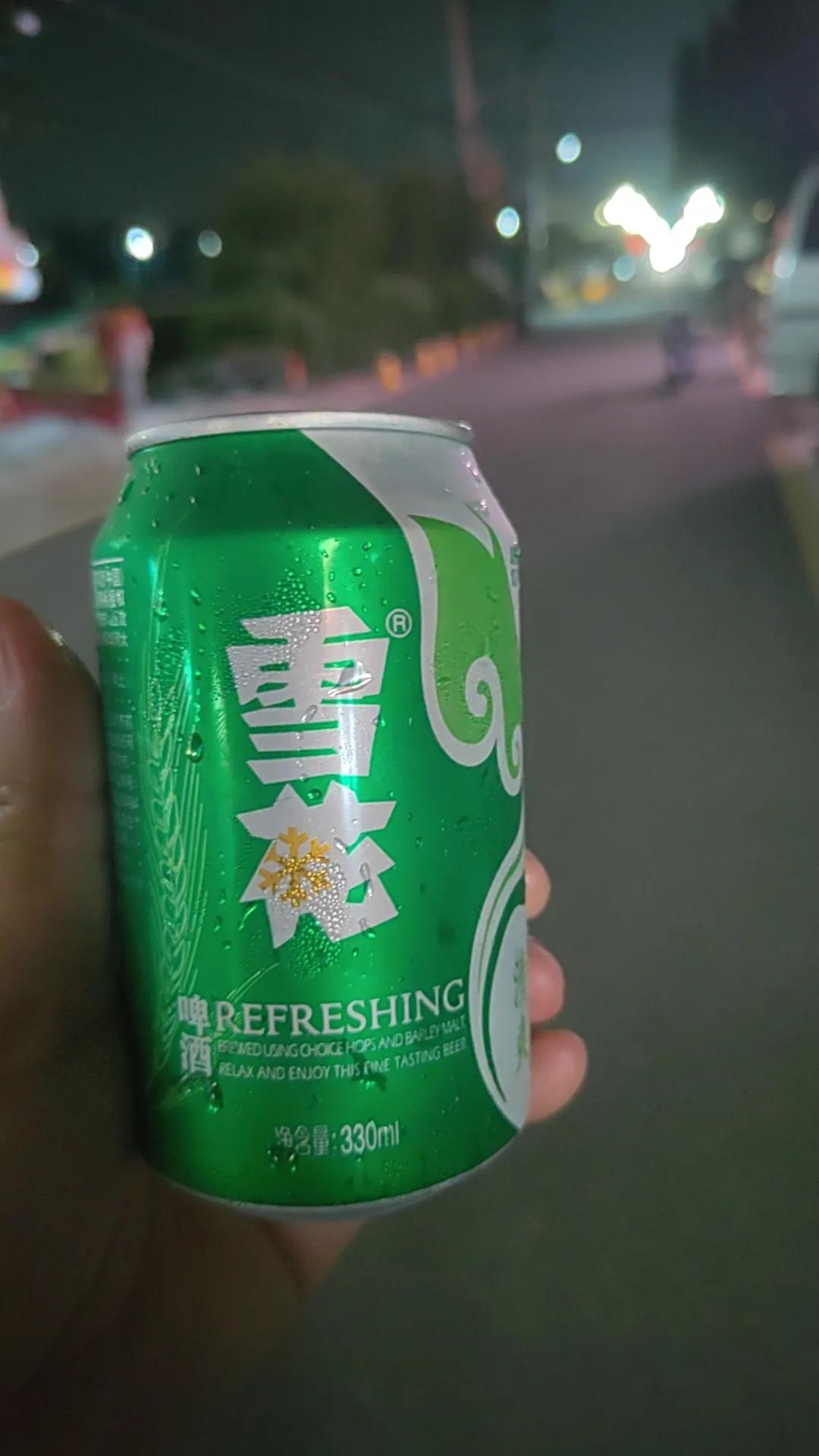 又一个醉汉流落街头，叫了半天清醒一点后他的一句话彻底改变了我对当下大家困局的认知