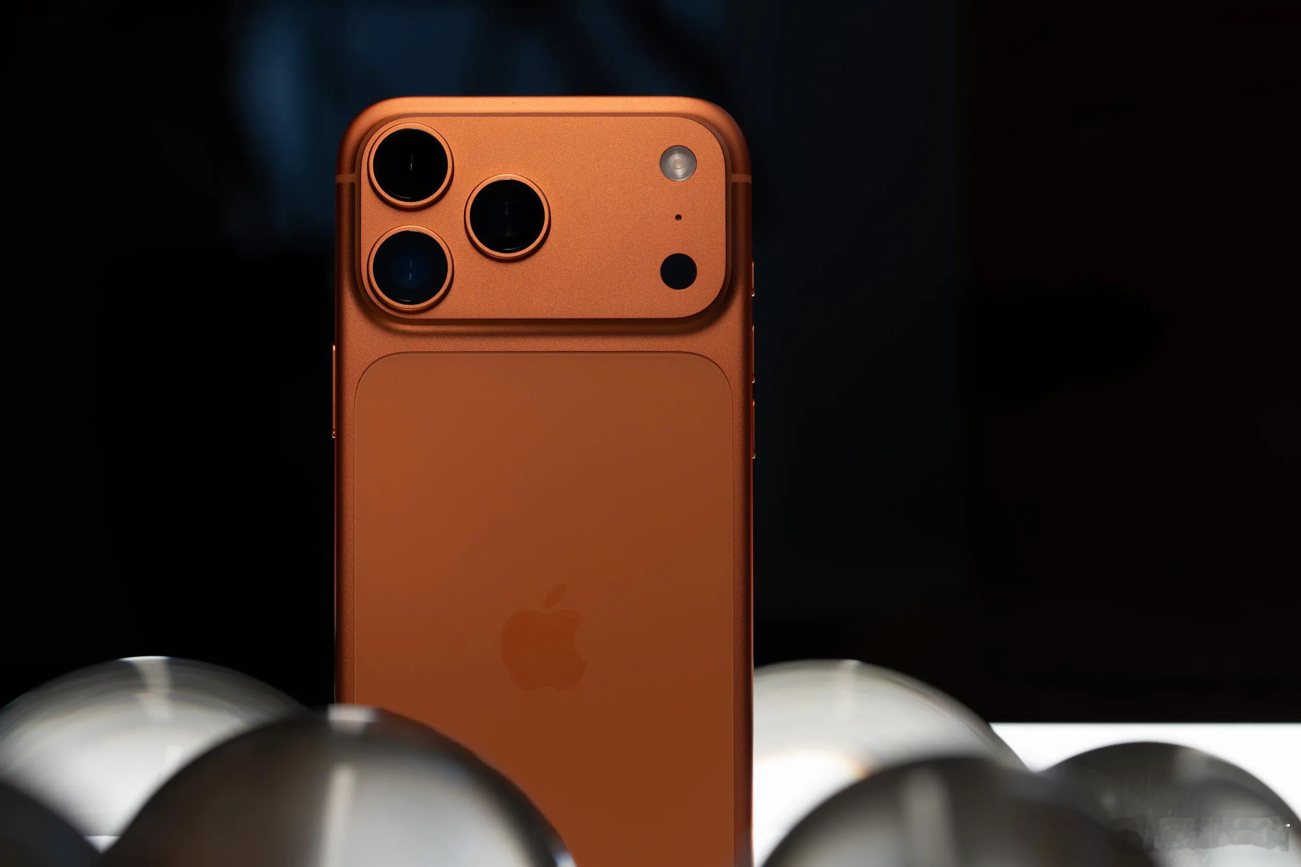 三星与LG将独供iPhone 18 Pro系列OLED面板（The Elec）全