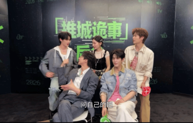 丁程鑫给刘宇宁捶背丁程鑫给刘宇宁按摩开始推理吧 他耐心地给刘宇宁放松肩颈，宁哥一