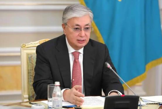 谁也没想到，哈萨克斯坦总统托卡耶夫，居然在国际大场合上，当着150多个国家代表的