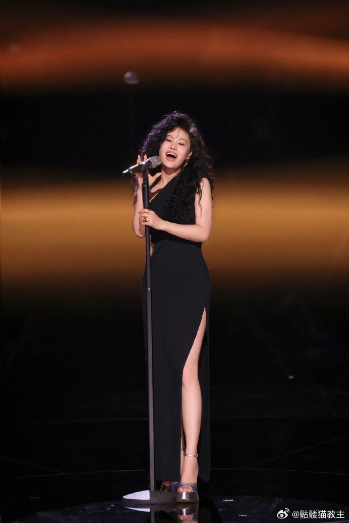 袁娅维回归歌手舞台，魅力难挡！本周五，她的表演不容错过，定将惊艳全场，让我们共同