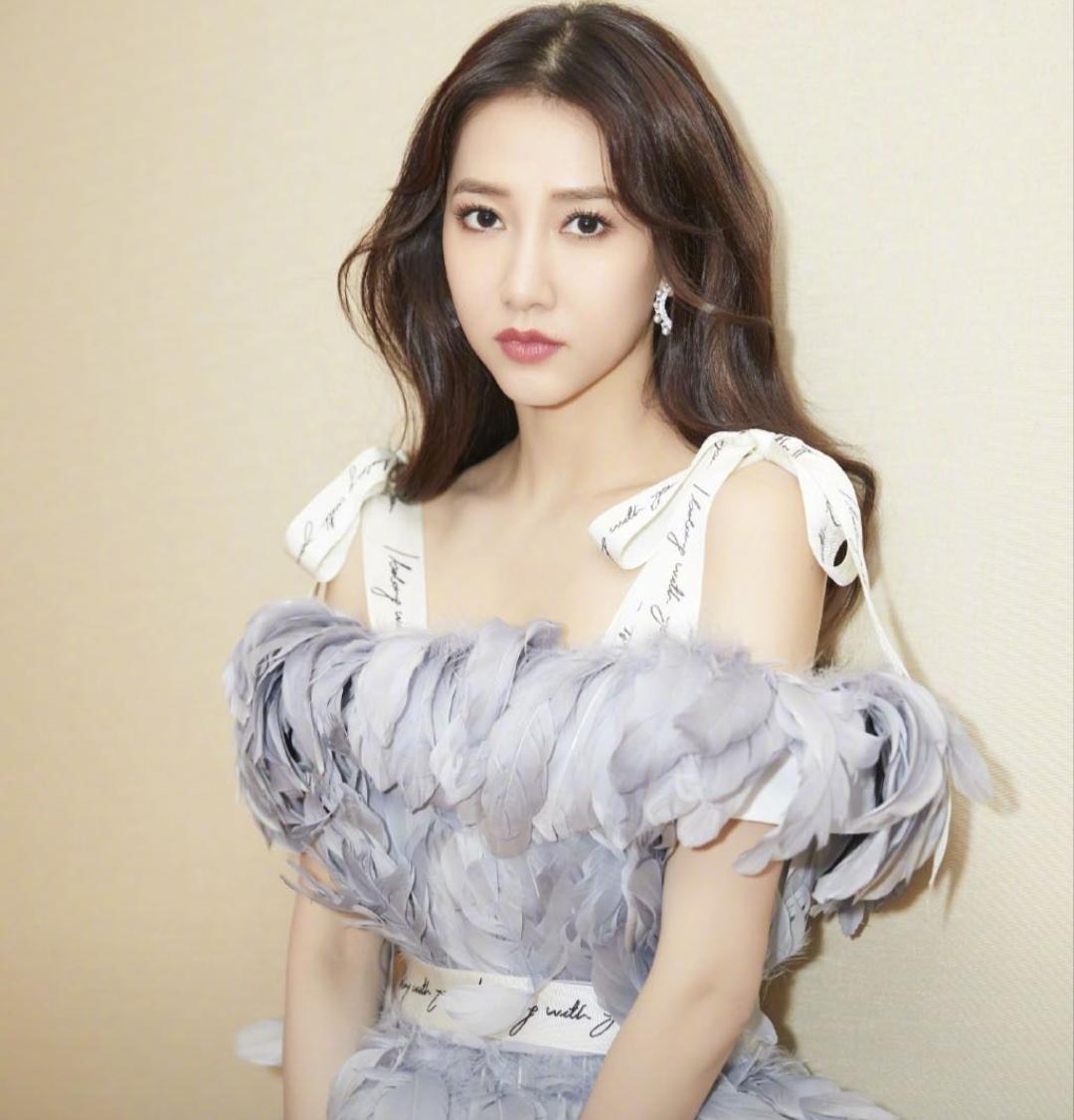 8年前那个诬告朱军“性骚扰”，让朱军身败名裂的弦子，如今怎样
娱乐 明星