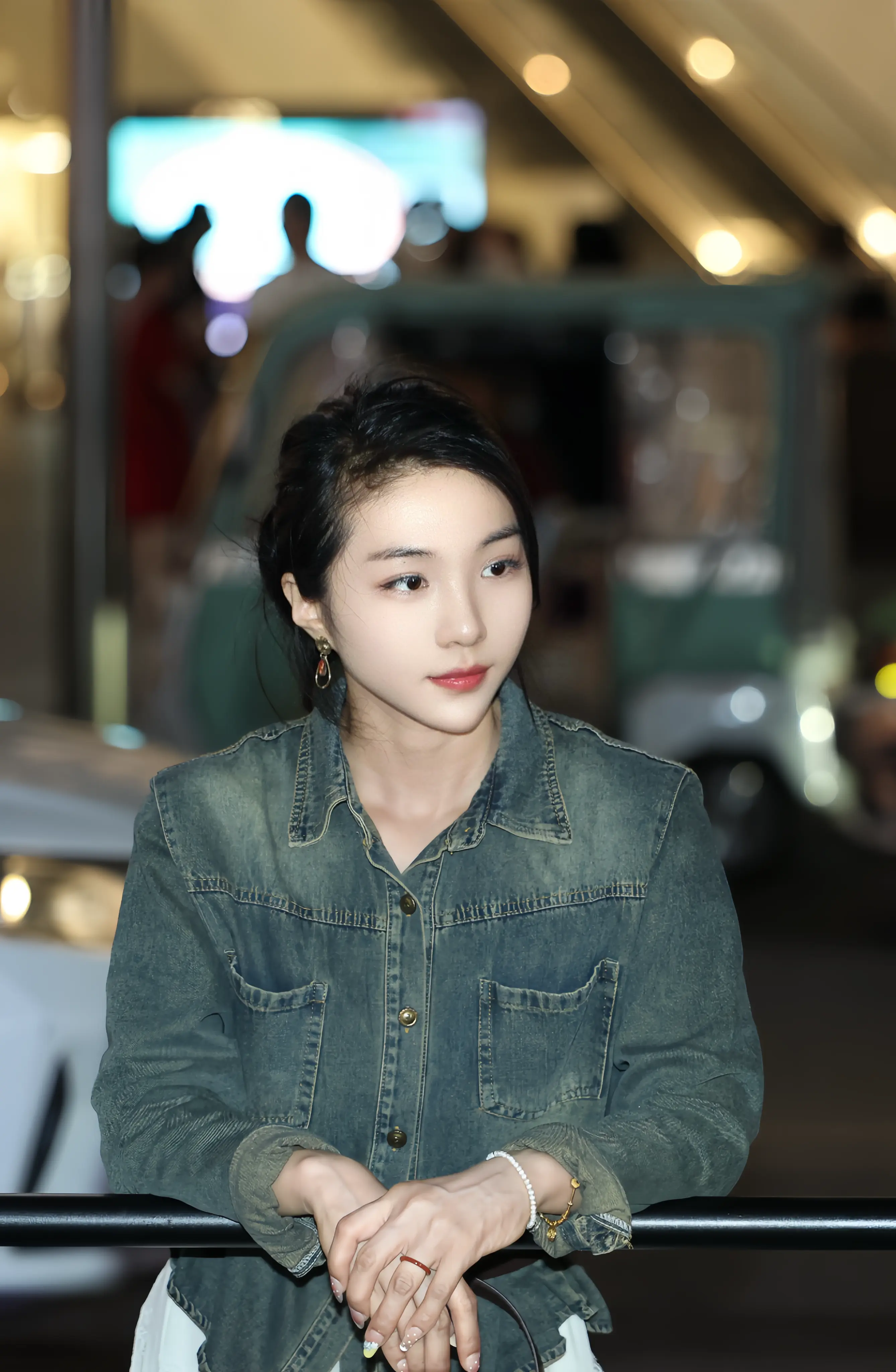 夜晚街头｜氛围感松弛感随手拍。夜色温柔，城市的灯火就是天然打光灯🌃 ...