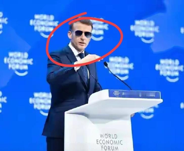 笑死我了，特朗普总统太有才，法国总统马克龙因为右眼结膜出血，畏光，1月20日，戴