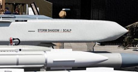 俄乌冲突彻底闹大了！这一次不仅俄乌双方剑拔弩张，连英国也被直接拖下水，局势瞬间拉