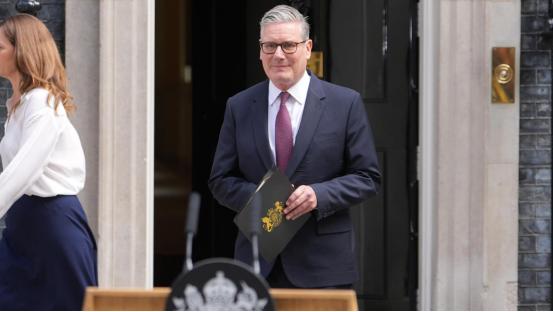 斯塔默刚辞职，欧盟就给了英国当头一棒
 
环球网报道，英国《金融时报》报道称，在