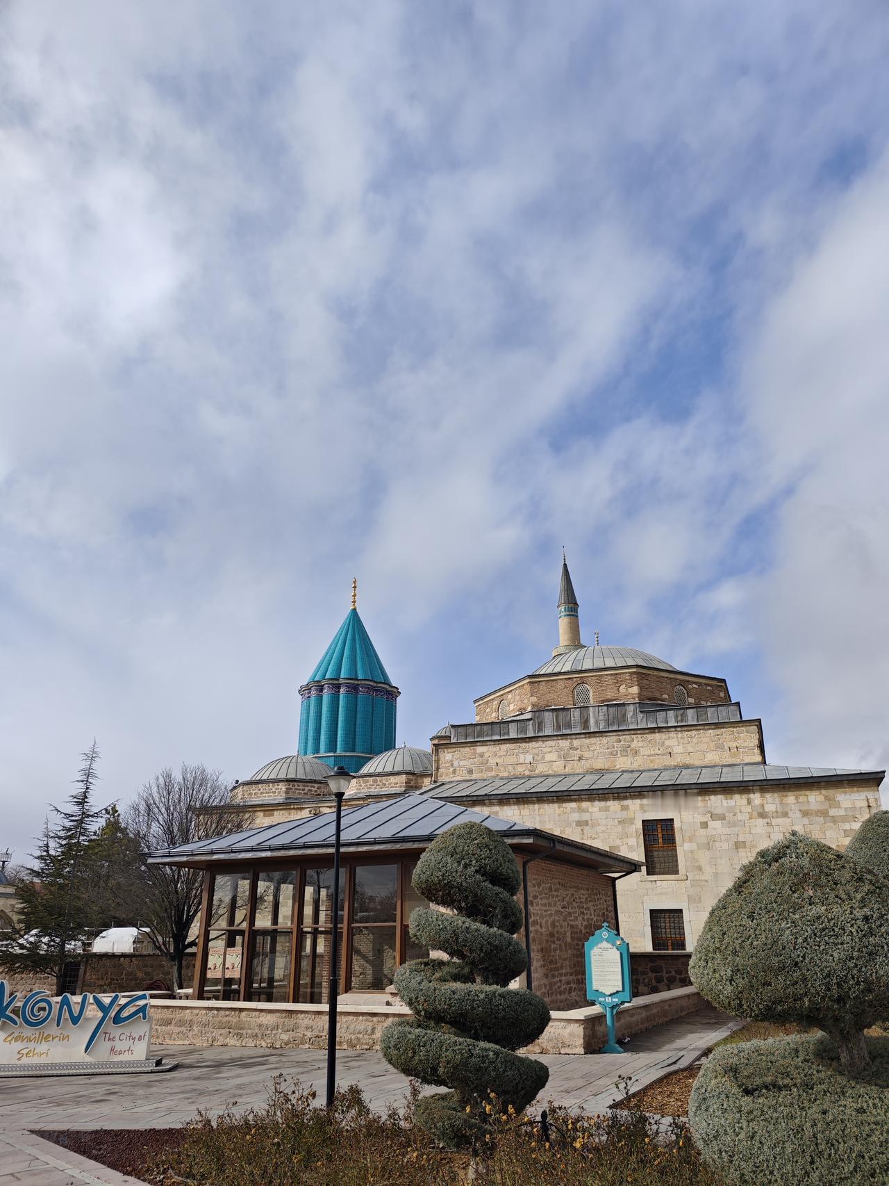 土耳其第四天

7点10分，天还黑着，我们团队就坐着大巴向土耳其南方出发了。
