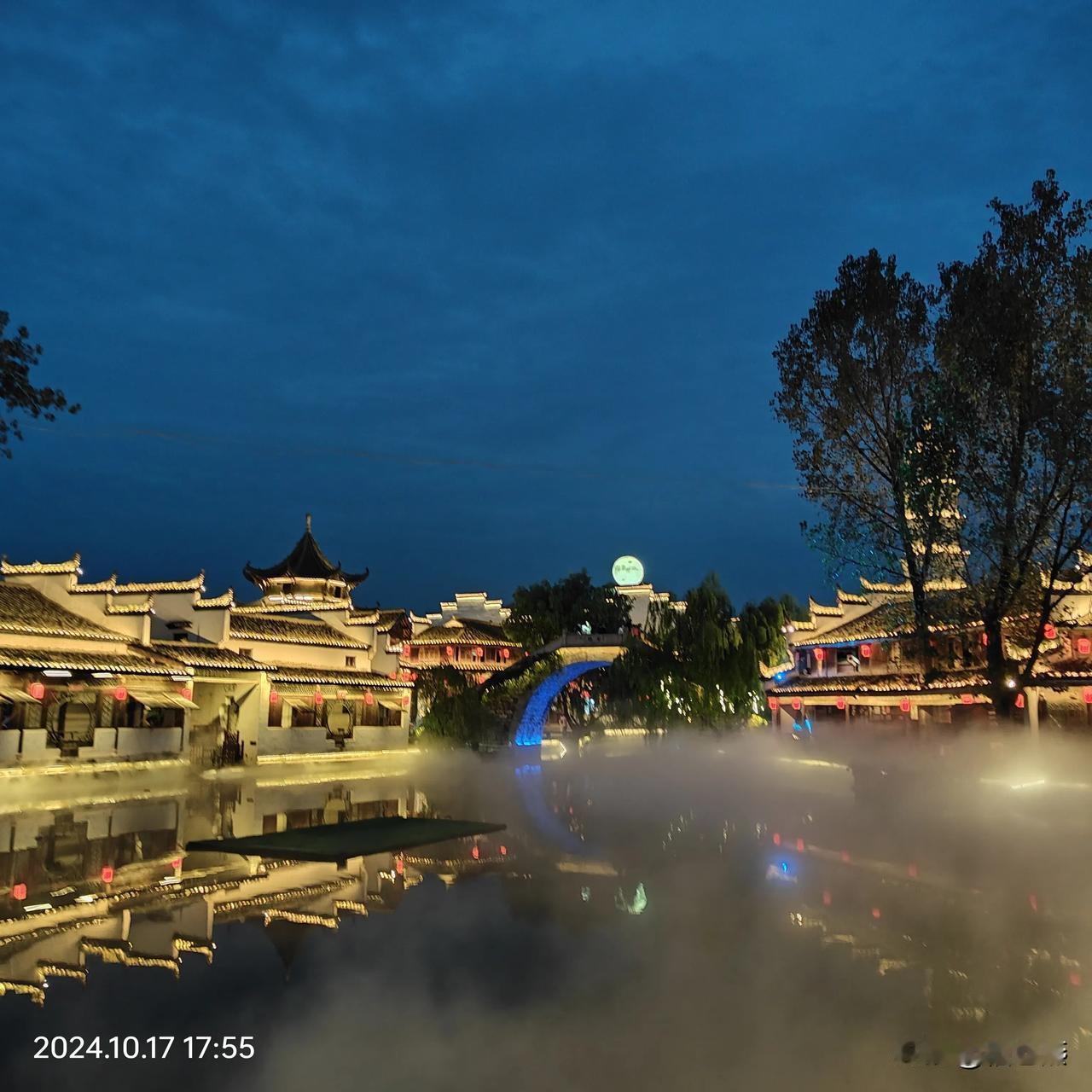 #上联：昼夜均分秋色美，诚邀下联#
霜降了，天冷了。
冬天真的来了，白天明显的变