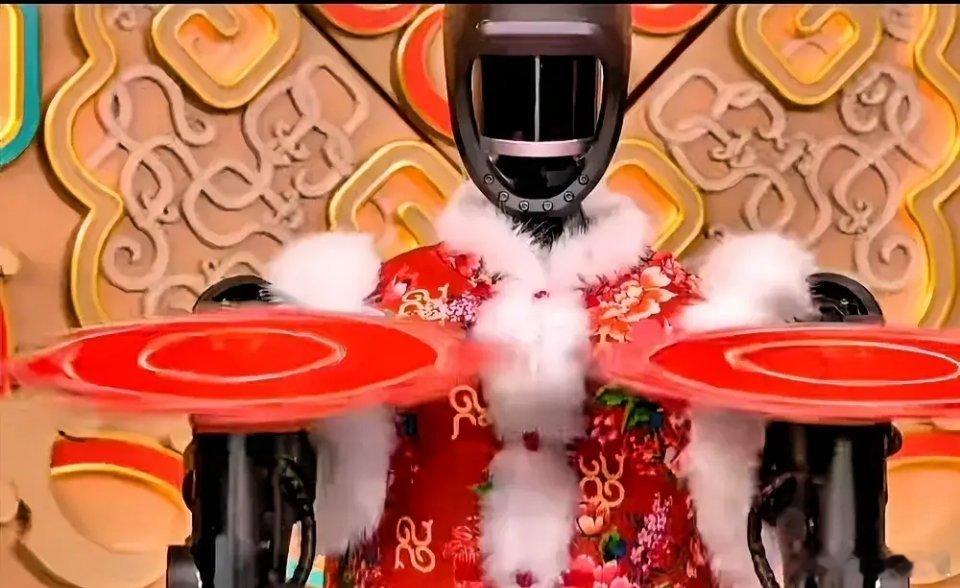 老美今晚怕是又要失眠咯！就在今天热热闹闹的元宵晚会icon上，机器人再度惊喜亮相