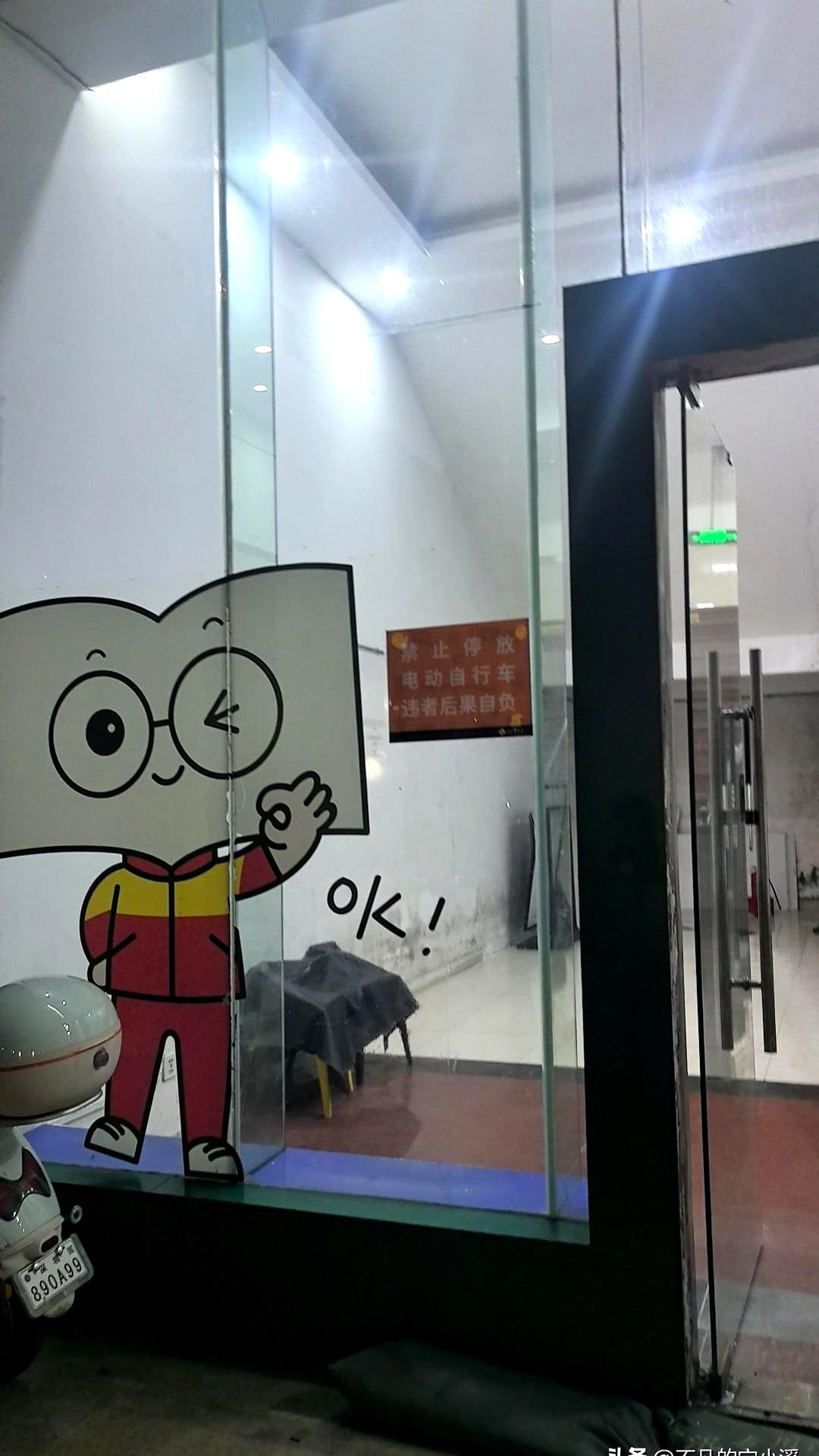 高中还没真正开门，深圳这一批准高一生，先被衔接班推着往前冲了。
几十个孩子挤在一