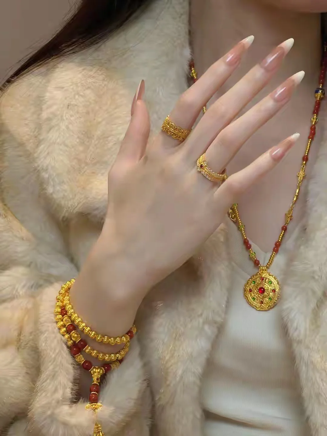 四十多岁的外面女人，手段多到原配防不胜防 有个深圳的原配来访，她老公跟...