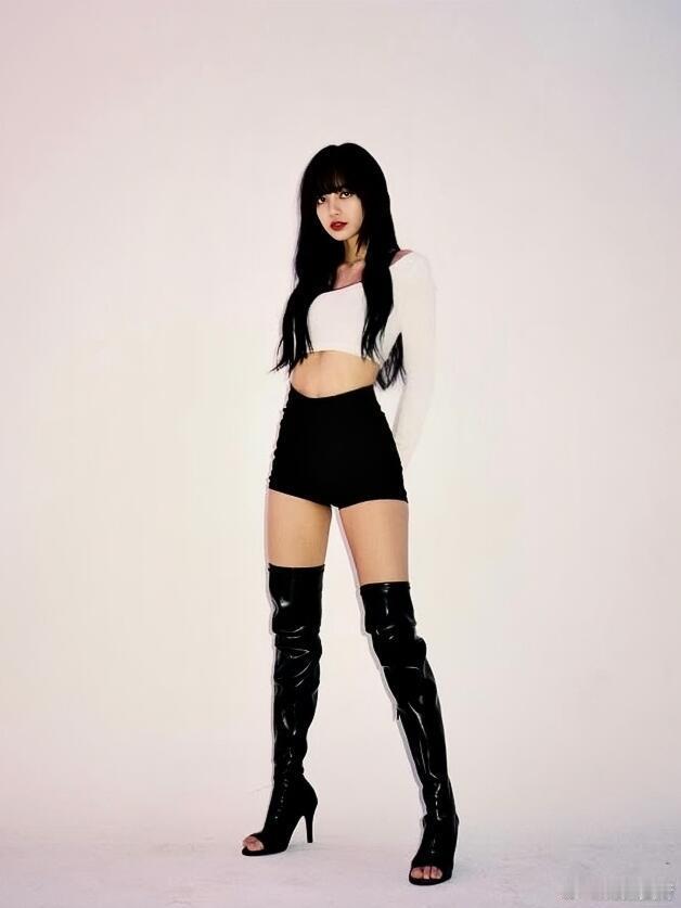 LISALISA宝格丽全球品牌代言人💛LISA TikTok球女一「Lisa获