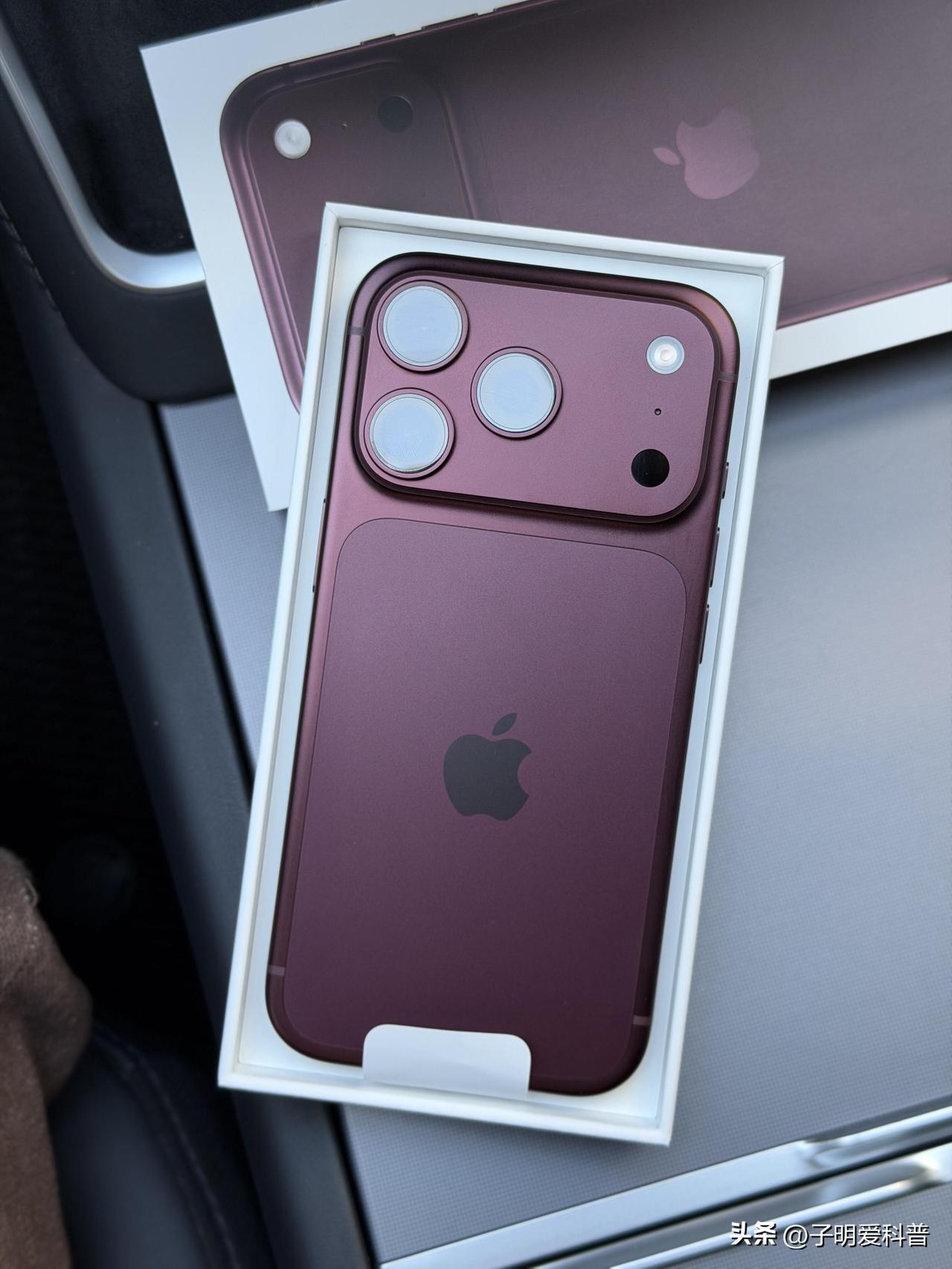 iPhone 18 Pro用了半个月，说句大实话：等等党赢了，但赢得不彻底。
