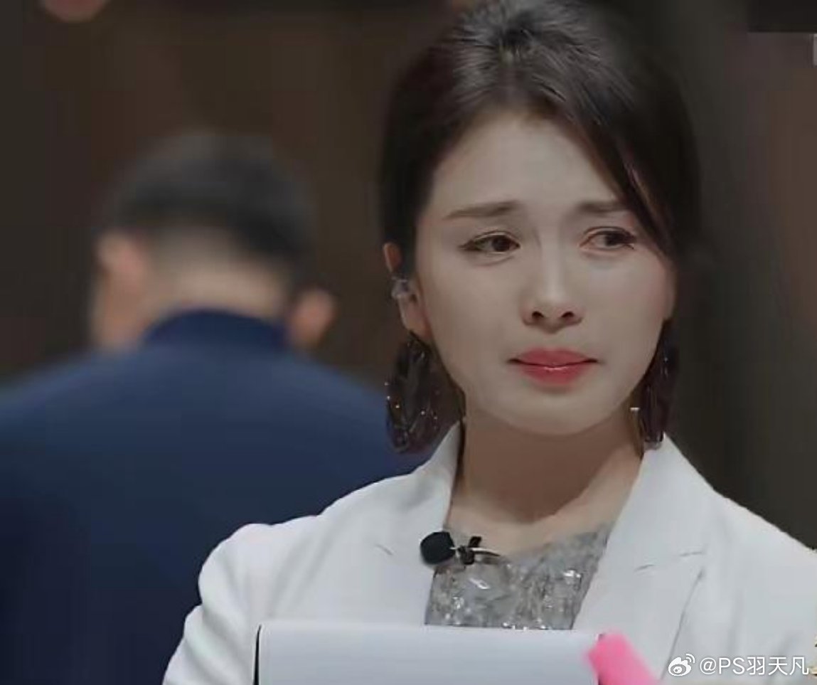 刘涛，崩溃大哭！7月1日，刘涛突然冲上热搜，因为谁也没想到一向温柔的她会当场和节