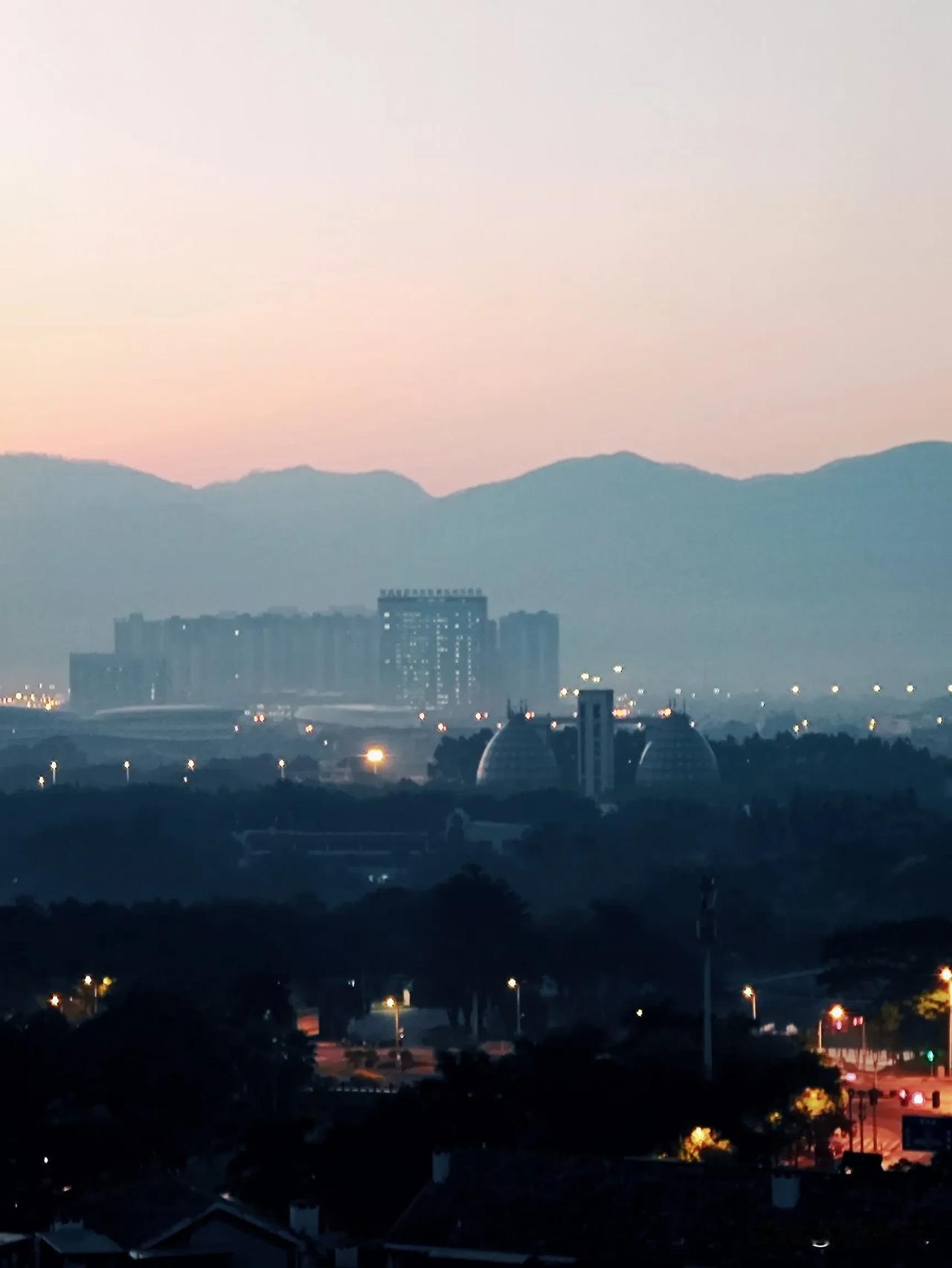 灯火阑珊处
鸡鸣见日升
福建最大的平原——漳州平原
这里就是漳州 漳州海峡两岸 