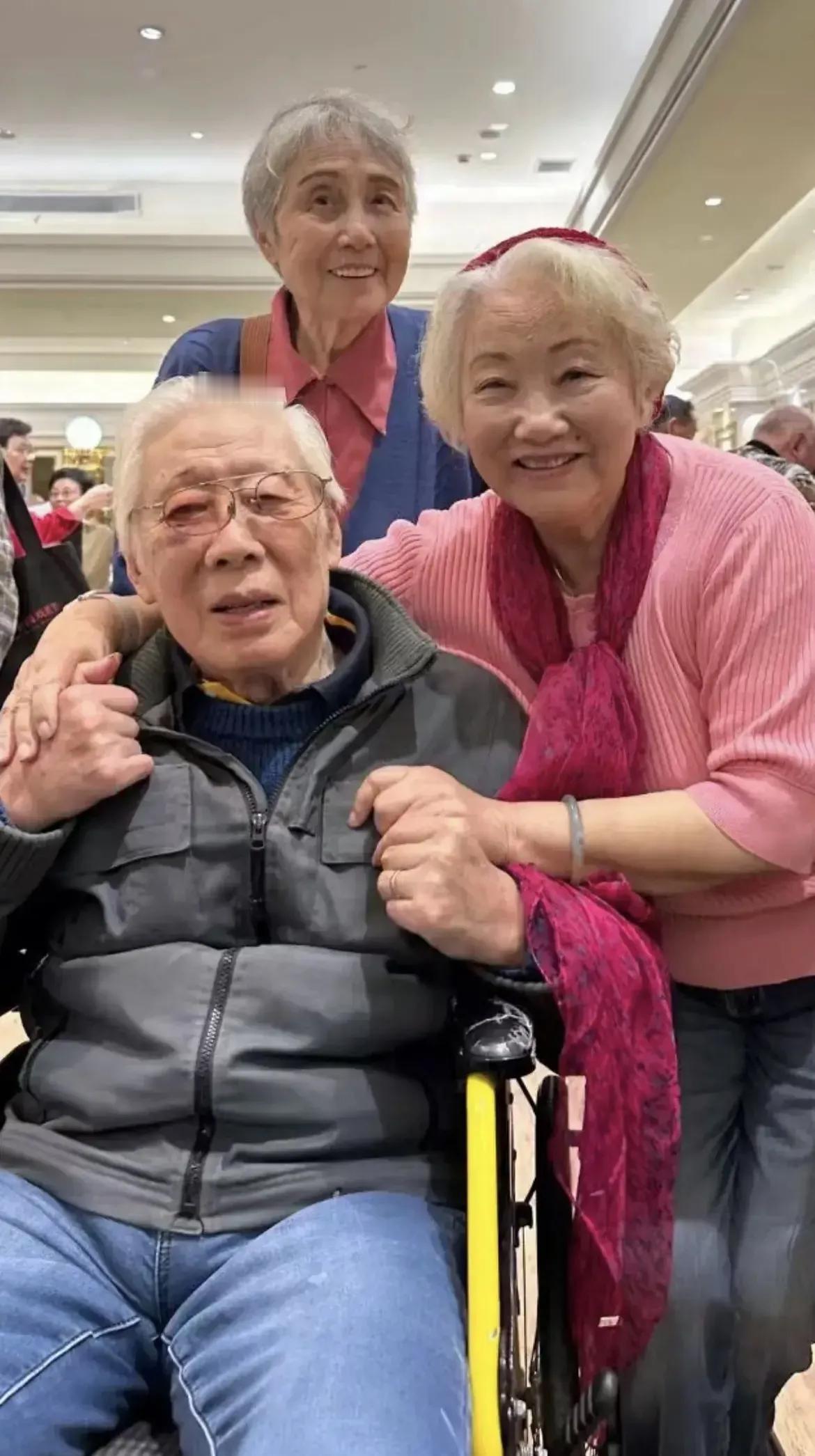 祝希娟 焦晃近照
二位曾是上海青年话剧团两块头牌，虽然在话剧舞台上也是非常优秀的