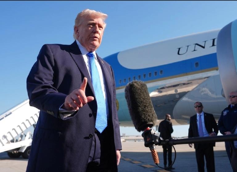 特朗普于北京时间周四上午9时发表讲话。
        白宫新闻秘书莱维特表示，