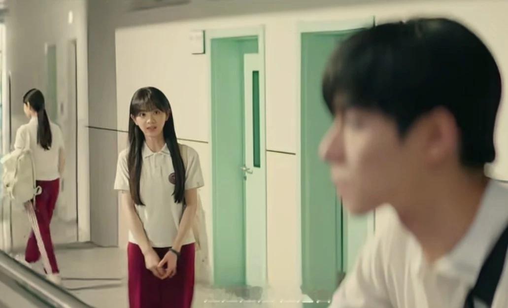 杨迪突然演了《天才女友》？本人亲自回应，网友笑疯了2026年8月1日，杨迪在抖音