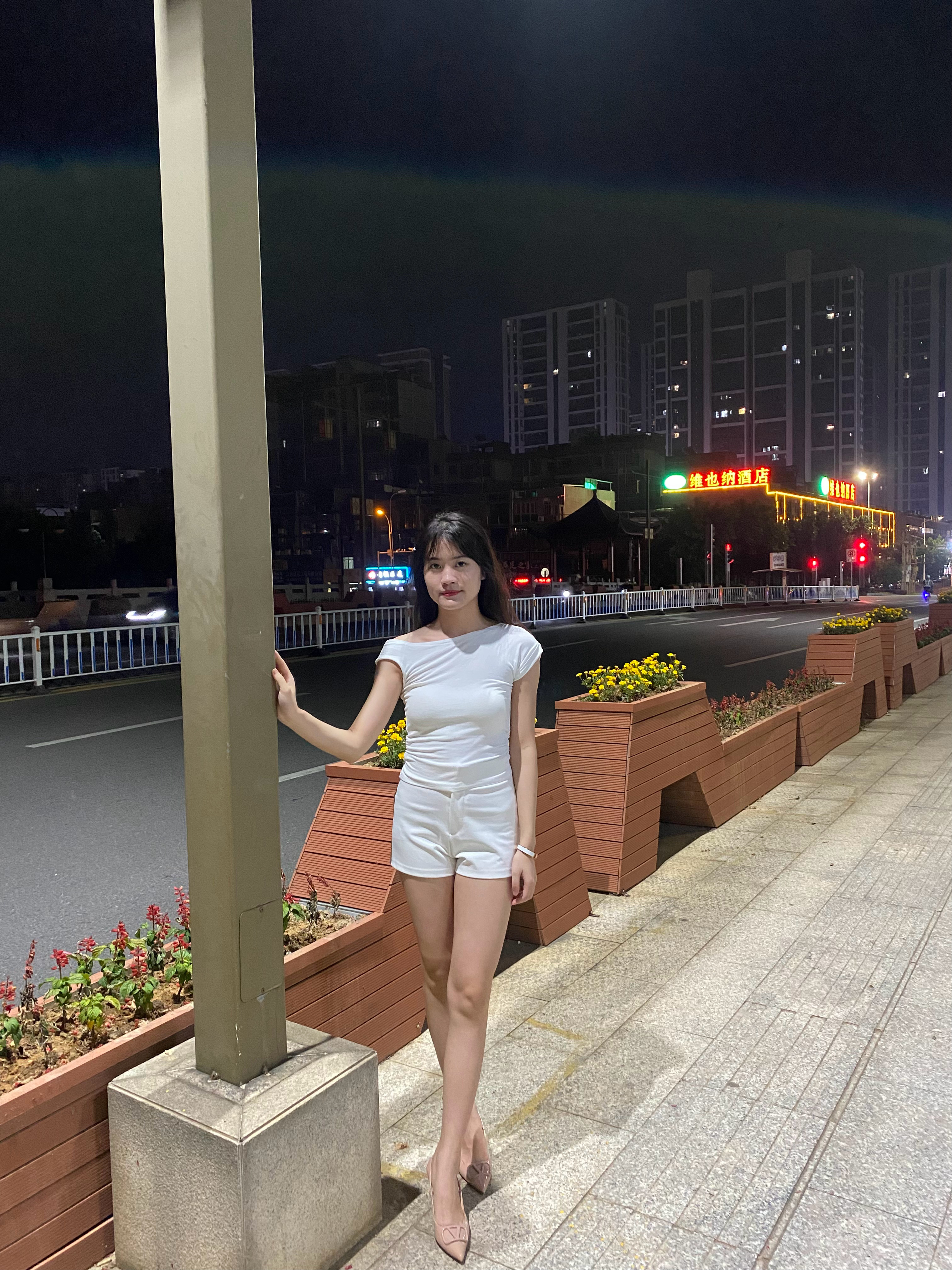 买了三次假睫毛后终于技术更好了 ​​​