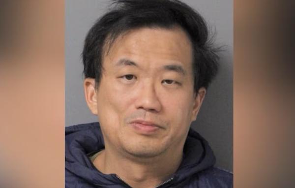 美国纽约长岛一名6岁男童万圣节活动时，因为搞错朋友家，不小心把糖果袋放在错误民宅