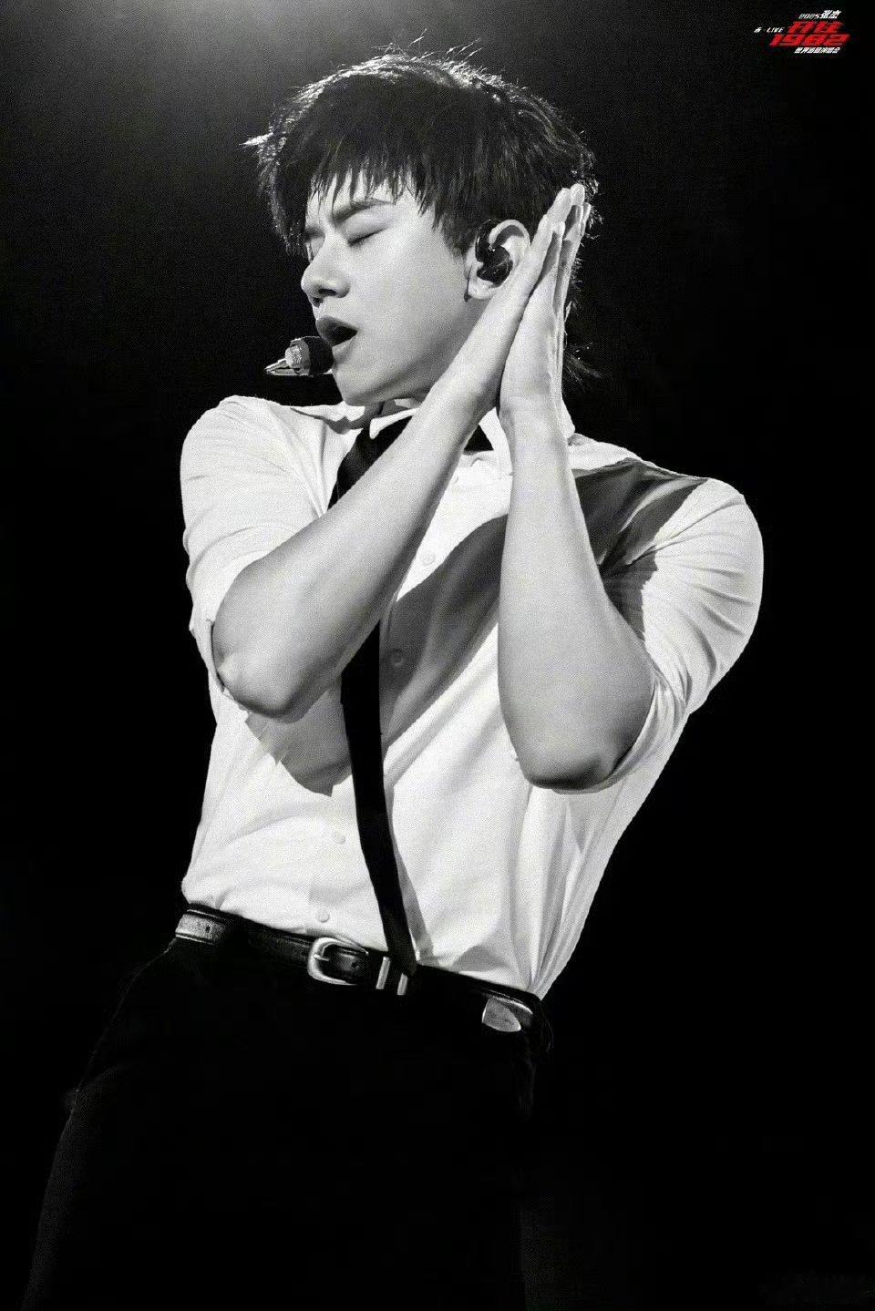 谢娜发文庆祝张杰第200场演唱会谢娜加油我的华语live王张杰 200场live